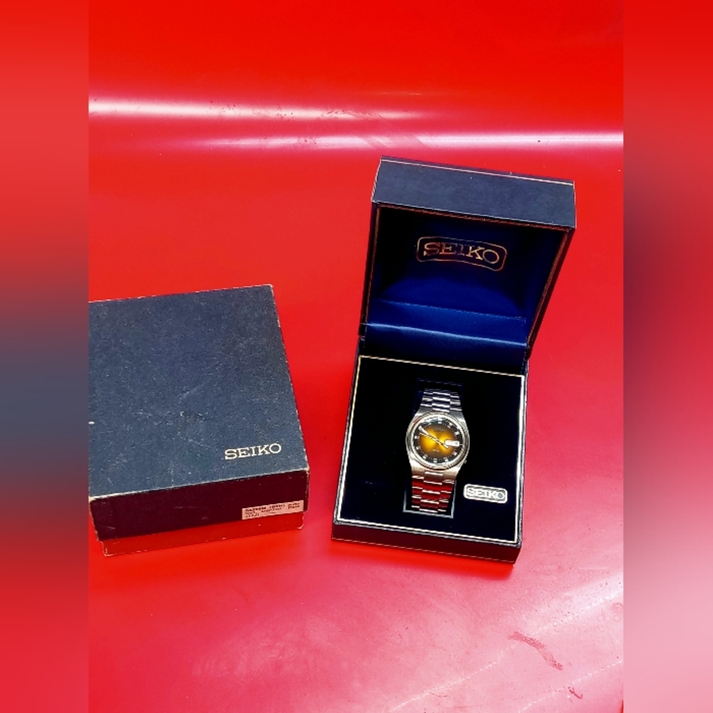 Vintage Seiko DX 17 Jewel automatic watch